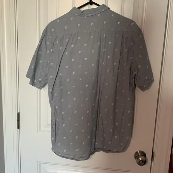 Mens XL billabong short sleeve button down - Picture 3 of 3